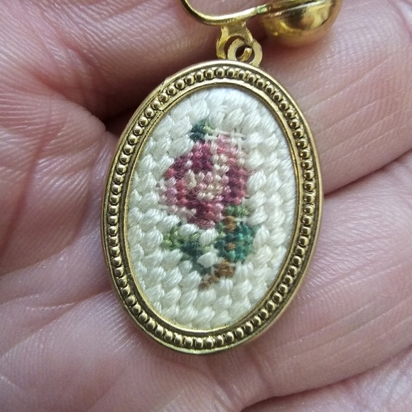 Vintage Needlepoint Cottagecore Flower Floral Earrings & Brooch Set - Picture 4 of 8